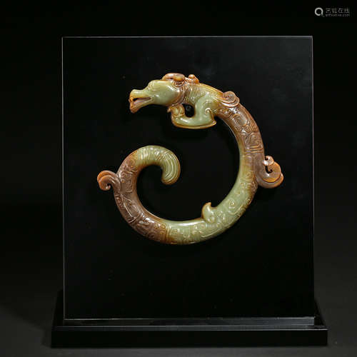 HETIAN JADE DRAGON IN THE WESTERN ZHOU DYNASTY OF CHINA