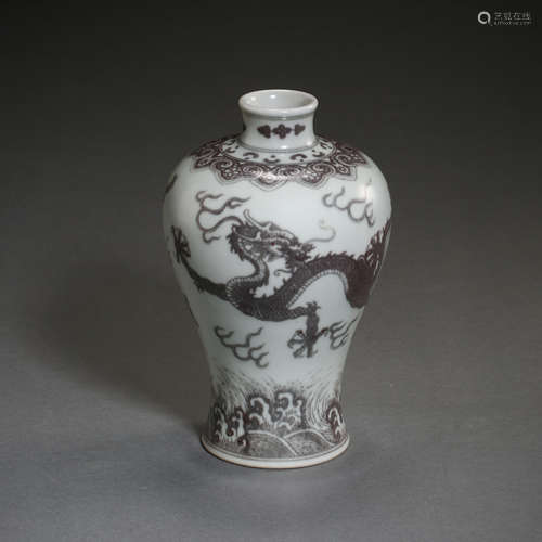 QIANLONG PLUM VASE IN QING DYNASTY, CHINA