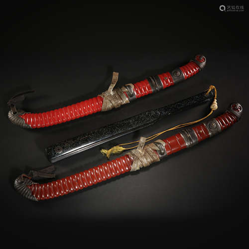 A SET OF OLD CHINESE SWORDS