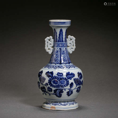 CHINESE QING DYNASTY BLUE AND WHITE PORCELAIN VASE