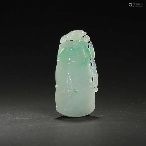 CHINESE QING DYNASTY JADE PENDANT