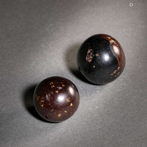 CHINESE TANG DYNASTY AGATE BEADS