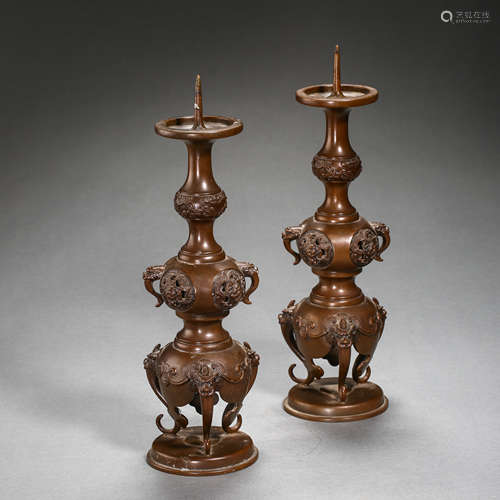 A PAIR OF CHINESE QING DYNASTY BRONZE LAMPSTANDS