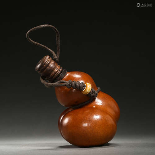 GOURD-SHAPED BOTTLE IN QING DYNASTY, CHINA