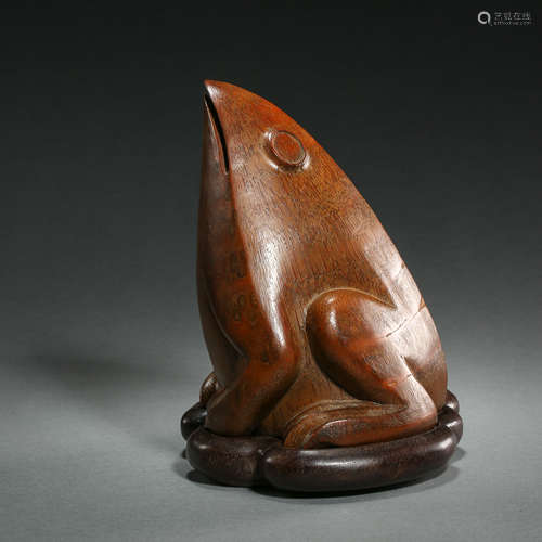 WOOD CARVING TOAD IN QING DYNASTY, CHINA