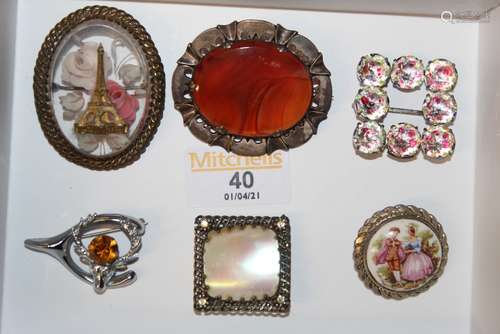 A white metal and agate oval brooch with pierced border, 5.5...