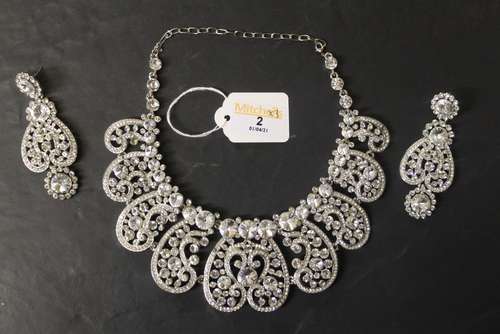 A white metal and paste wedding jewellery suite comprising n...