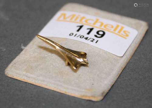 A 22ct gold plated concord pin