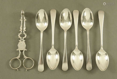 A pair of Georgian silver sugar nips and six silver teaspoon...