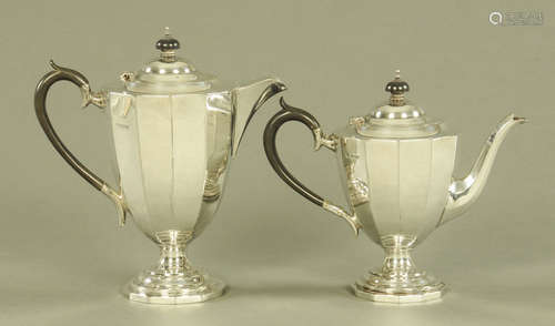 A Sheffield silver coffee pot and hot water jug, 1920 maker ...