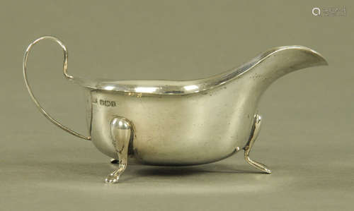 A Sheffield silver sauce boat, 1933 maker Viners Limited, 10...