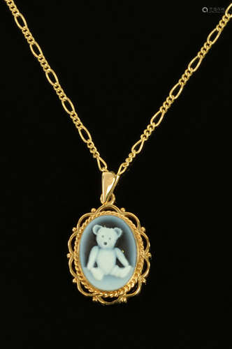 A 9 ct gold mounted blue Jasperware bear patterned pendant, ...