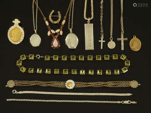 A collection of miscellaneous silver and silver plated jewel...