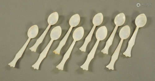 Ten Chinese mother of pearl spoons. Length 11 cm.
