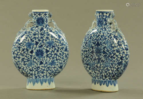 A pair of 19th century blue and white Chinese Pilgrim flasks...