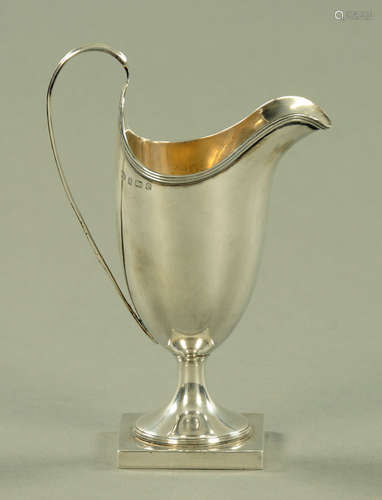 An Edwardian silver cream jug Birmingham 1904 maker William ...