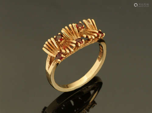 A 9 ct gold garnet set modernist ring, 2.9 grams, Size L.