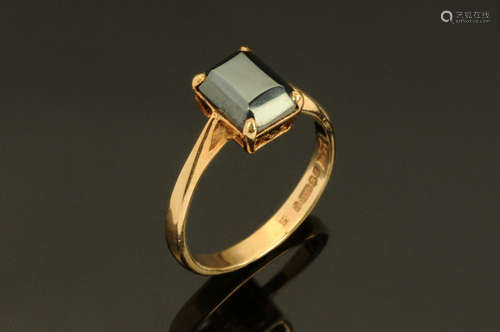 A 9 ct gold ring, with smoky quartz type stone, Size K.