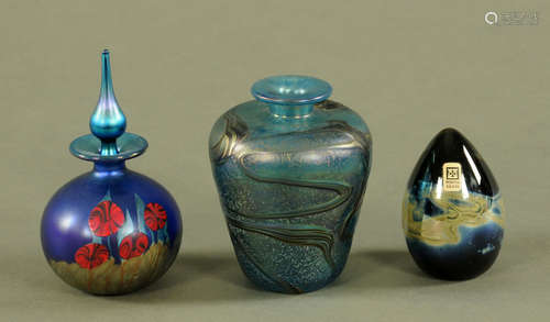 A Mtarfa glassblowers vase, an okra glass lidded vase and a ...