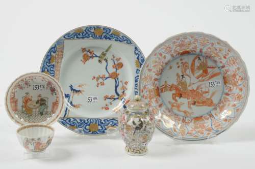 Lot de 4 porcelaines polychromes de Chine comprenant: une as...