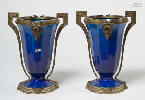 Paire de vases Art déco en faïence bleue de Sèvres à monture...