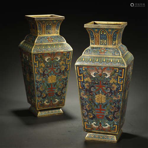 A PAIR OF CHINESE GILT-BRONZE CLOISONNE ENAMEL VASES