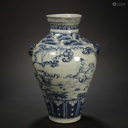 A CHINESE BLUE AND WHITE PORCELAIN VASE