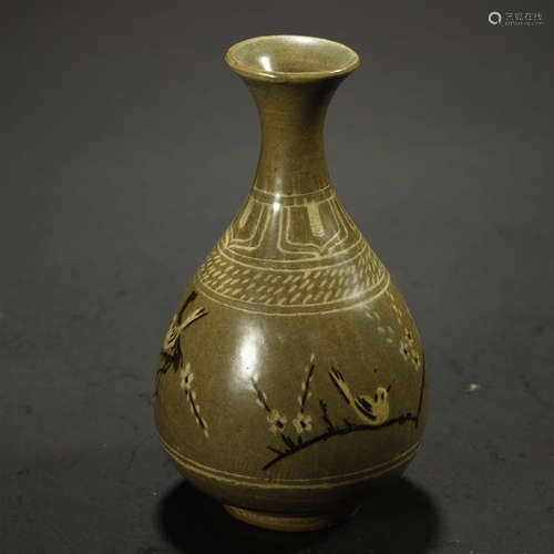 A KOREAN PORCELAIN VASE,MEIPING