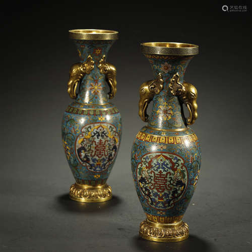 A PAIR OF CHINESE GILT-BRONZE CLOISONNE ENAMEL VASES