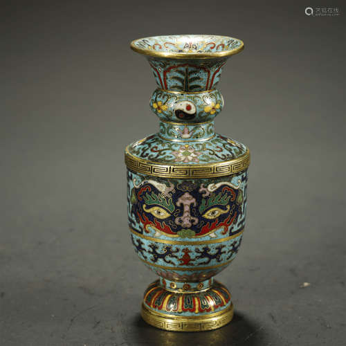 A CHINESE GILT-BRONZE CLOISONNE ENAMEL VASE