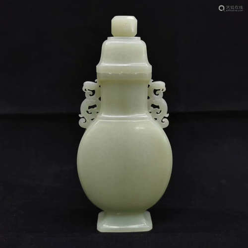 A CHINESE HETIAN JADE VASE