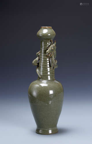宋 龙泉窑浮雕螭龙纹长颈瓶