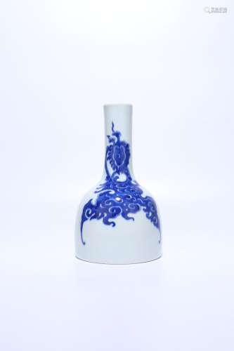 chinese blue and white porcelain mallet-form vase