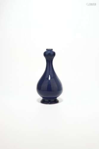chinese blue glazed porcelain garlic-head vase