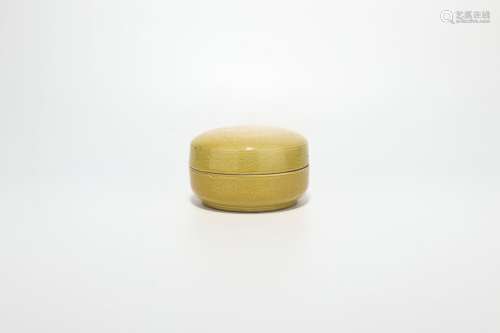 chinese yellow glazed porcelain round box