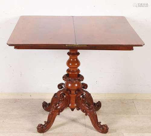 Game table (mahogany)