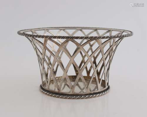 Silver clew basket