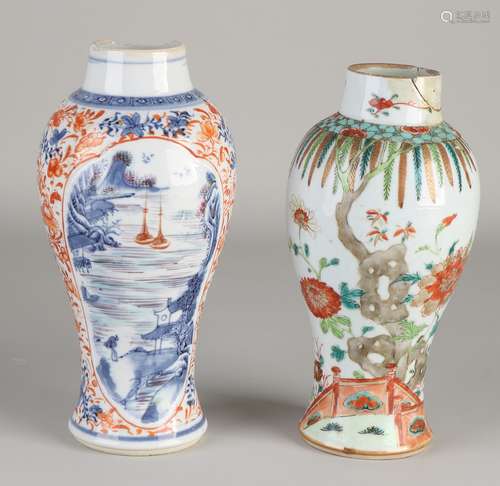 2 Chinese vases