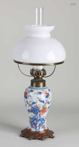 Antique table lamp with Chinese porcelain