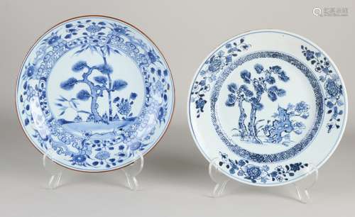 2 Chinese plates, Ø 22.5 cm.