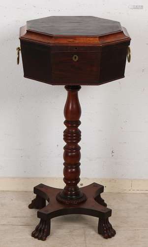 Octagonal craft table