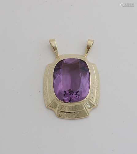 Gold pendant amethyst