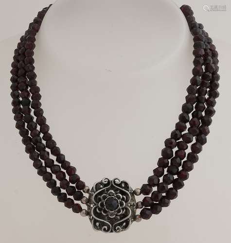 Garnet necklace with silver lock