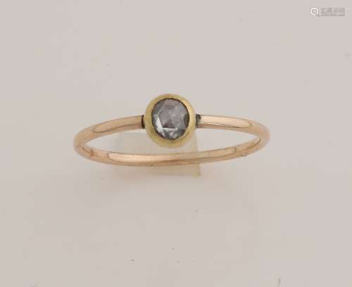 Gold ring with rose diamond