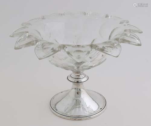 Crystal coupe with silver base