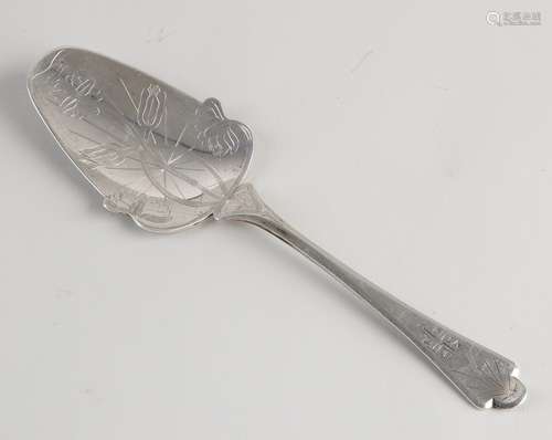 Silver cake server