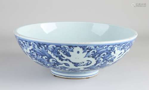 Chinese bowl with dragons Ø 28 cm.