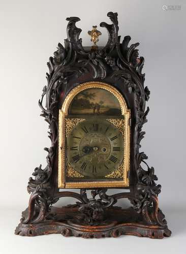 Monumental table clock