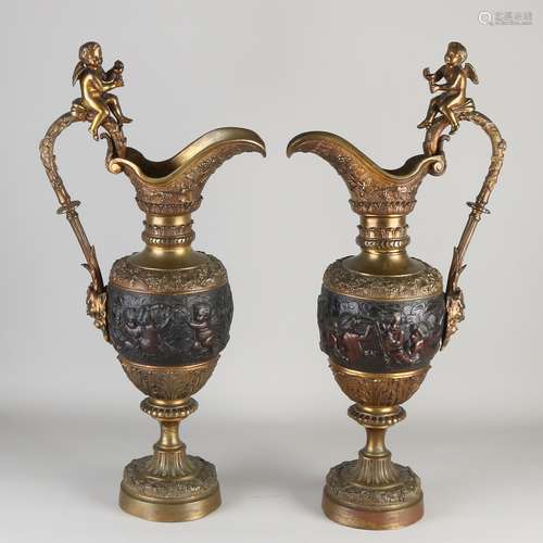 2 Bronze show vases