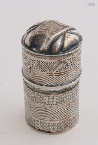 Silver loderein box, round